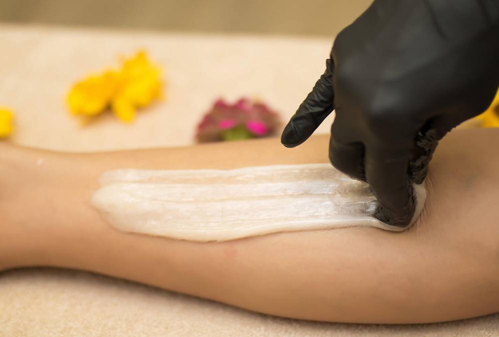 Depilacija šećernom pastom